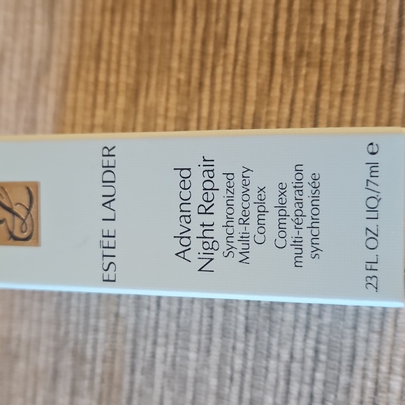 Estee Lauder 5 Piece Skincare Set Plus Cosmetic Pouch & Comb/Mirror - Picture 2 of 8